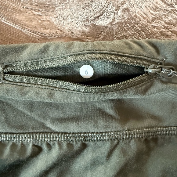 Lululemon Camo Speed Up Green Women's Shorts - Picture 5 of 6